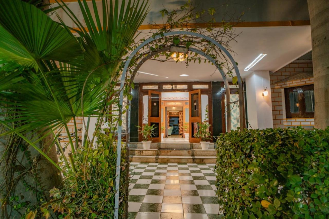 Hotel Ambavgarh Palace Udajpur Zewnętrze zdjęcie
