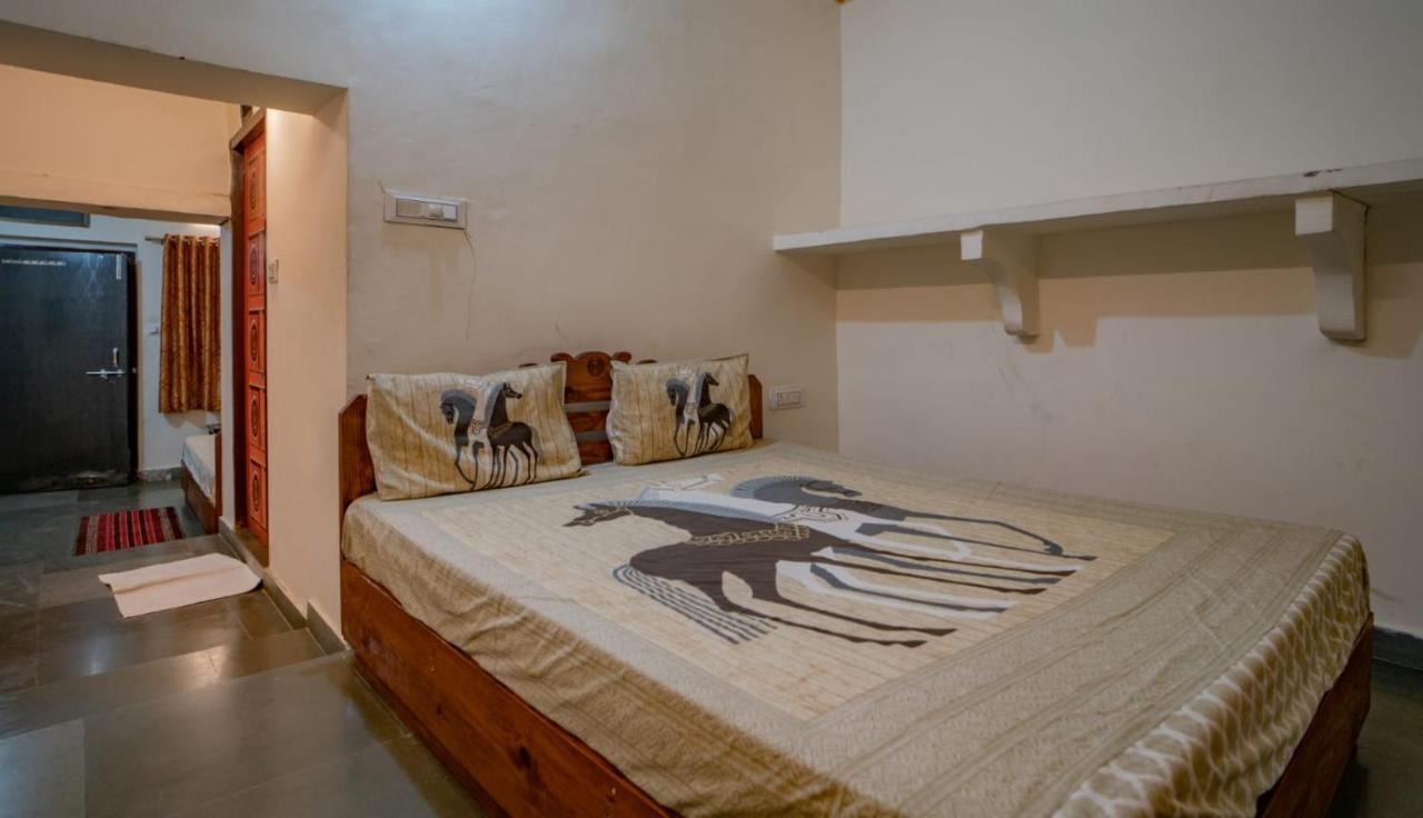 Hotel Ambavgarh Palace Udajpur Zewnętrze zdjęcie