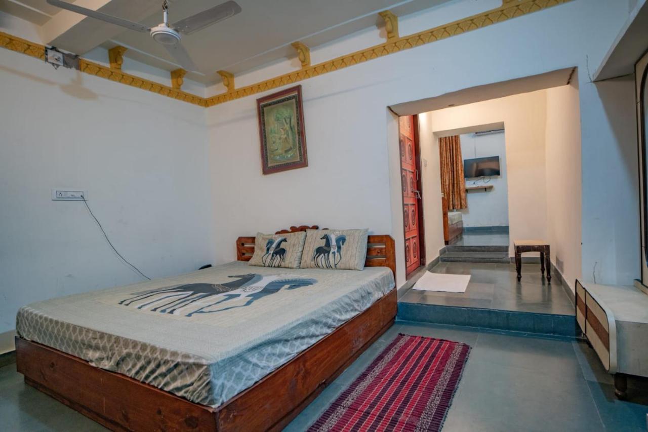 Hotel Ambavgarh Palace Udajpur Zewnętrze zdjęcie