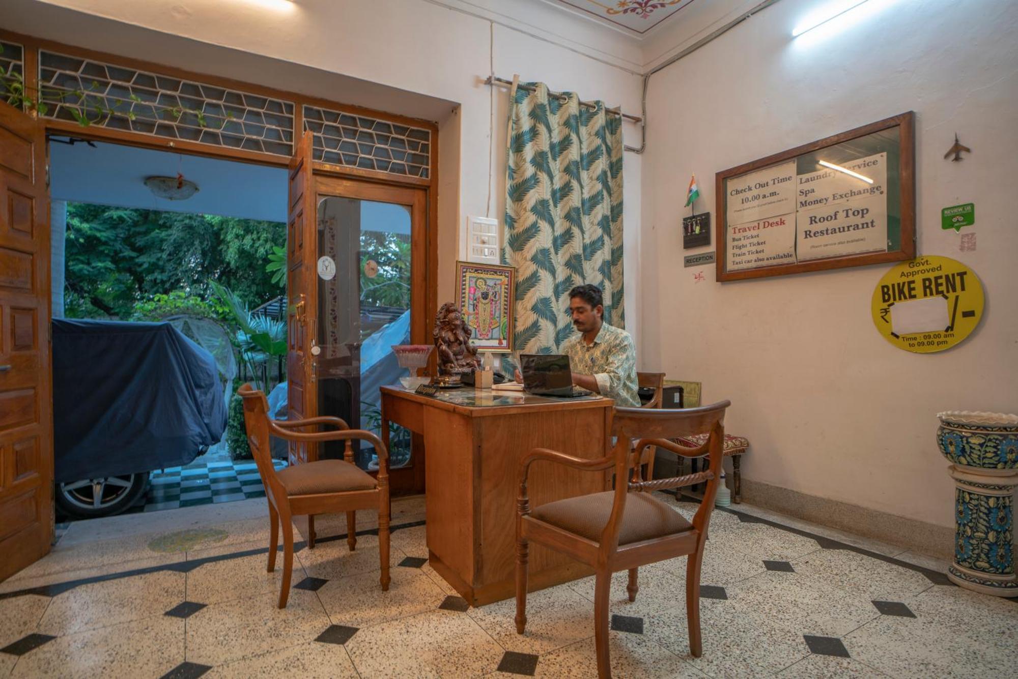 Hotel Ambavgarh Palace Udajpur Zewnętrze zdjęcie
