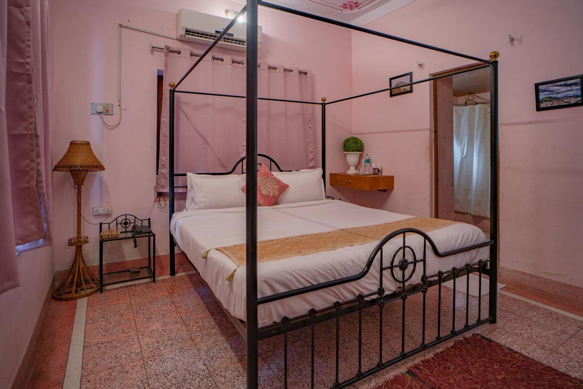 Hotel Ambavgarh Palace Udajpur Zewnętrze zdjęcie