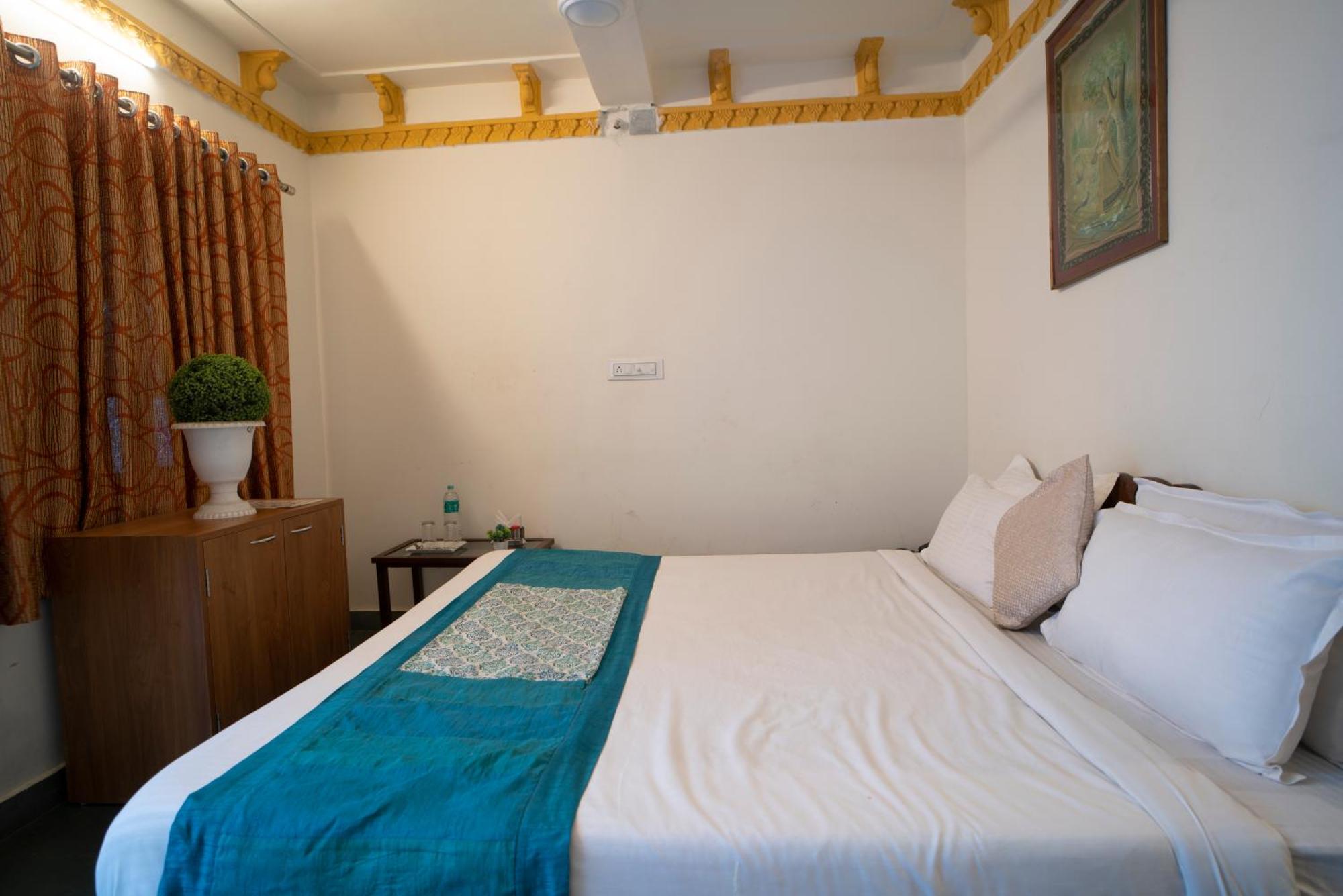 Hotel Ambavgarh Palace Udajpur Zewnętrze zdjęcie