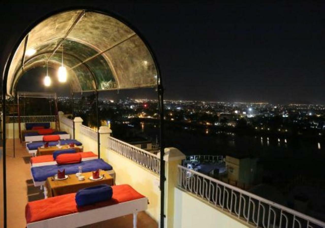 Hotel Ambavgarh Palace Udajpur Zewnętrze zdjęcie